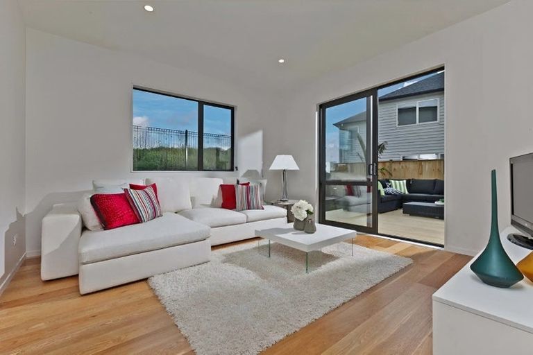 Photo of property in 18 Spyglass Street, Red Beach, 0932