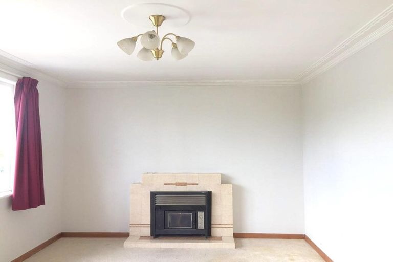 Photo of property in 6 Tawa Road, Te Atatu Peninsula, Auckland, 0610