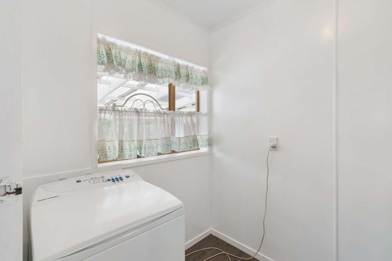 Photo of property in 65 Sandspit Road, Waiuku, 2123