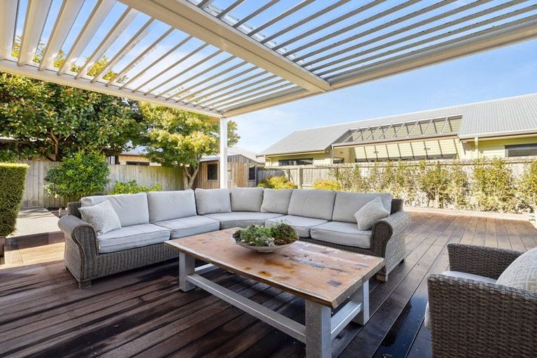 Photo of property in 54 Willowview Drive, Redwood, Christchurch, 8051
