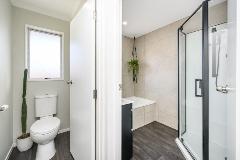 Photo of property in 35 Hillcrest Drive, Kelvin Grove, Palmerston North, 4414