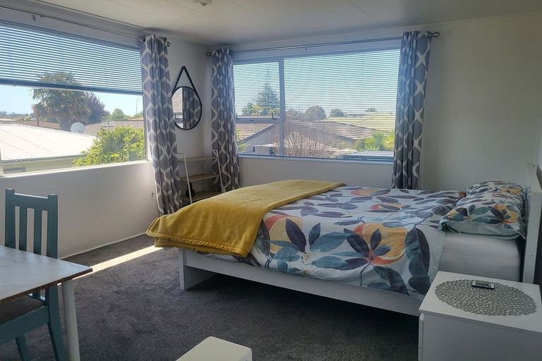 Photo of property in 11 Chester Street, Taradale, Napier, 4112