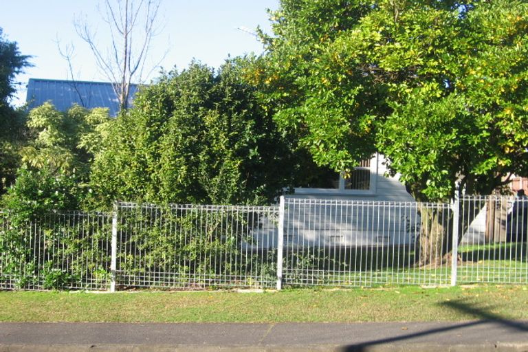 Photo of property in 2 Rembrandt Place, Opaheke, Papakura, 2113