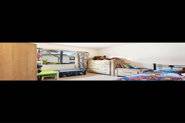 Photo of property in 3 Fernhaven Place, Massey, Auckland, 0614