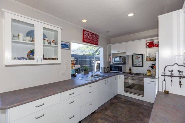 Photo of property in 13 Rangiatea Street, Paraparaumu Beach, Paraparaumu, 5032