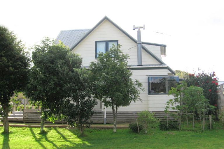 Photo of property in 102 Apperly Street, Whangamata, 3620