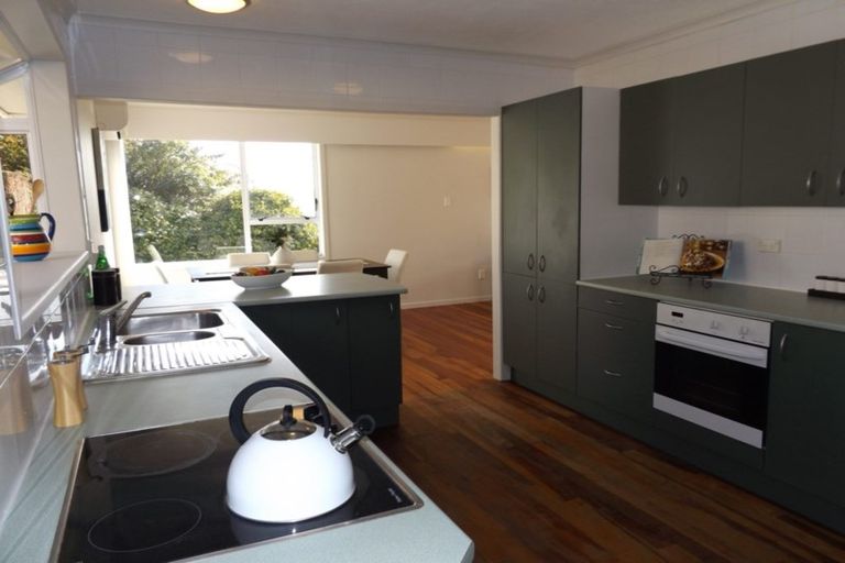 Photo of property in 6 Link Road, Newlands, Wellington, 6037