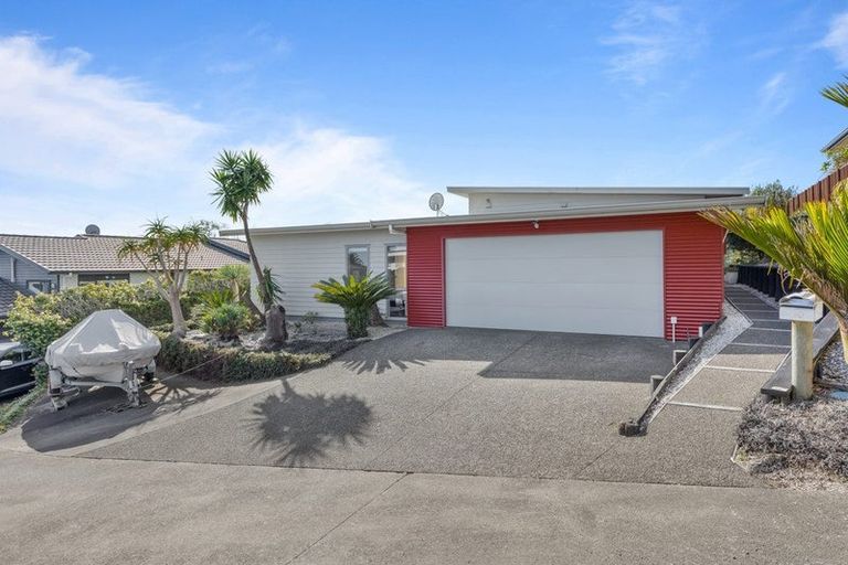 Photo of property in 10 Veronica Close, Red Beach, 0932