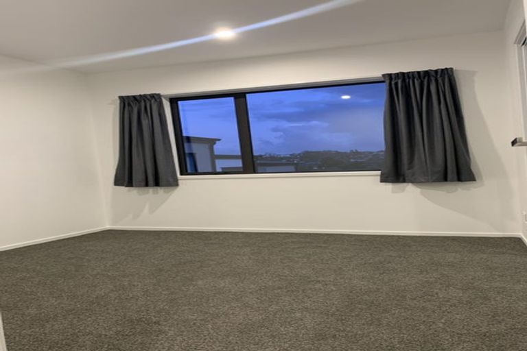 Photo of property in 4/58 Kemp Road, Massey, Auckland, 0614