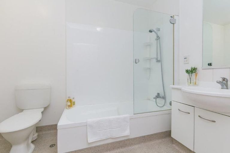 Photo of property in Luxford Villas, 110/72 Herald Street, Berhampore, Wellington, 6023