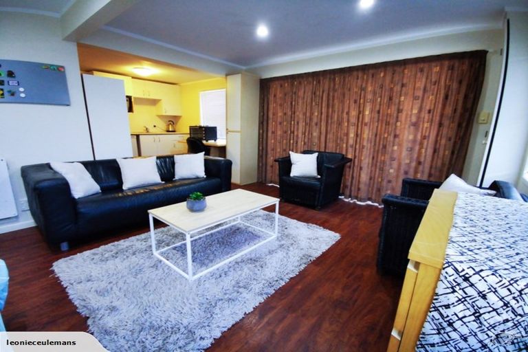 Photo of property in 1/38 Beulah Avenue, Rothesay Bay, Auckland, 0630