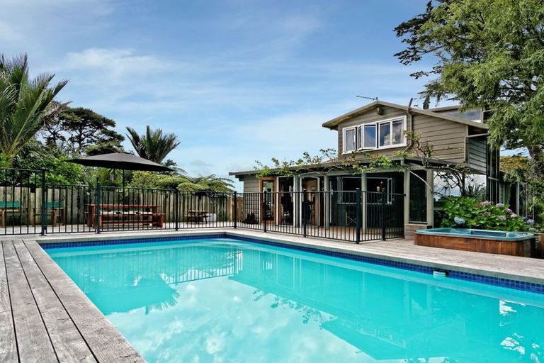Photo of property in 10 Kohu Road, Titirangi, Auckland, 0604
