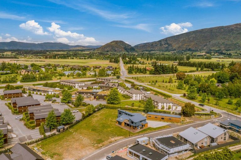 Photo of property in 6 Cleland Close, Wanaka, 9382