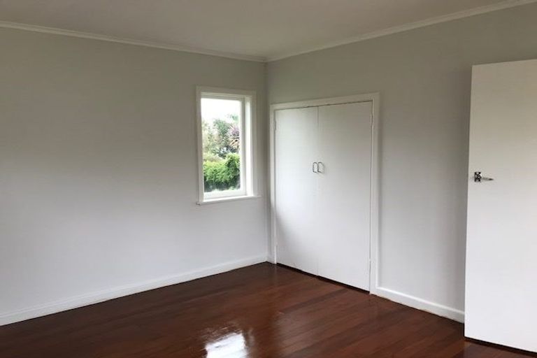Photo of property in 13 Christmas Road, Manurewa, Auckland, 2102