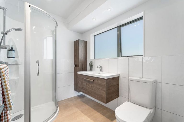 Photo of property in 43 Walton Street, Red Beach, 0932