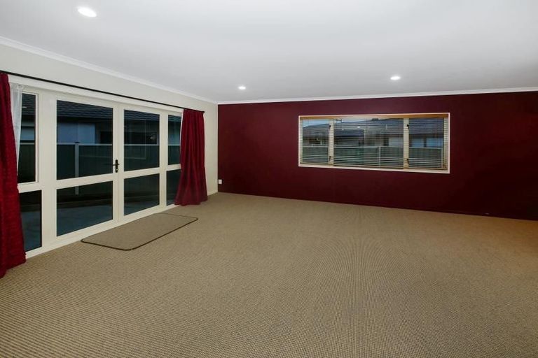 Photo of property in 17 Chelsea Drive, Taradale, Napier, 4112