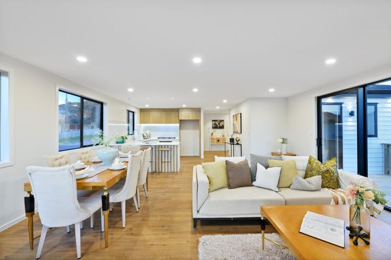 Photo of property in 18 Hercules Drive, Henderson, Auckland, 0612