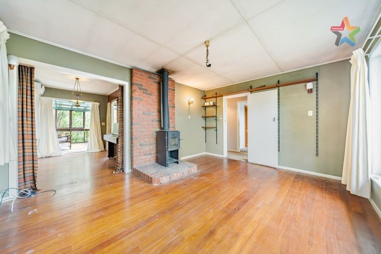 Photo of property in 64 Oakleigh Street, Maungaraki, Lower Hutt, 5010