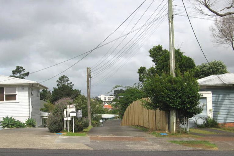 Photo of property in 3/39 Sunnynook Road, Forrest Hill, Auckland, 0620