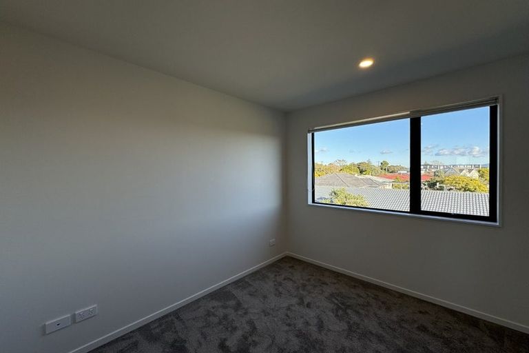 Photo of property in 11 Paetai Lane, Te Atatu Peninsula, Auckland, 0610