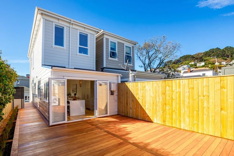 Photo of property in 2-4 Caroline Street, Mount Victoria, Wellington, 6011
