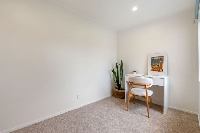 Photo of property in 64 Woodman Drive, Tawa, Wellington, 5028