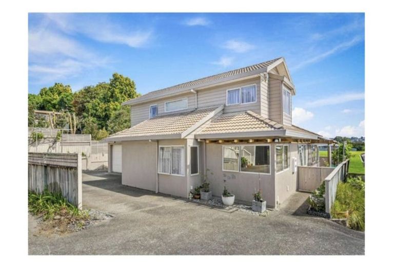 Photo of property in 2/46a Blakeborough Drive, Forrest Hill, Auckland, 0620