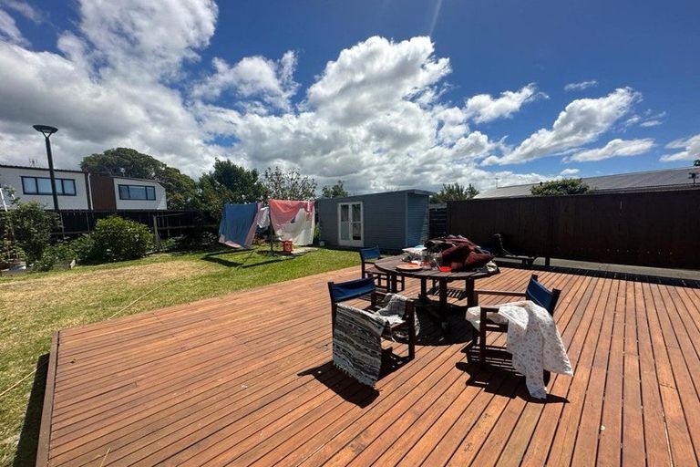 Photo of property in 80 Flanshaw Road, Te Atatu South, Auckland, 0610