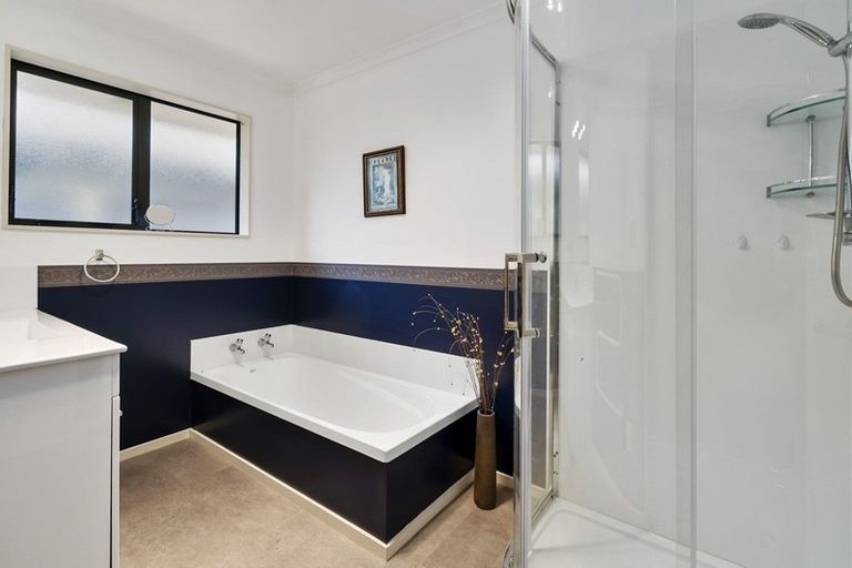 Photo of property in 25 Geneva Terrace, Kelvin Grove, Palmerston North, 4414