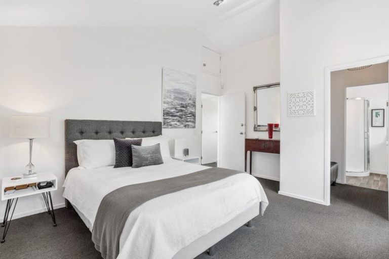 Photo of property in 141 Matipo Road, Te Atatu Peninsula, Auckland, 0610