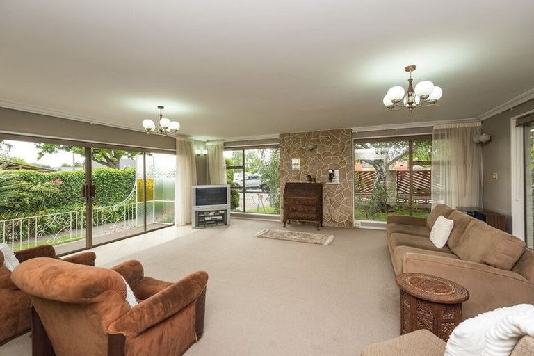 Photo of property in 219 Main North Road, Redwood, Christchurch, 8051