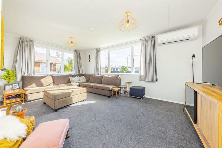 Photo of property in 45 Idlewild Avenue, Mangere, Auckland, 2022