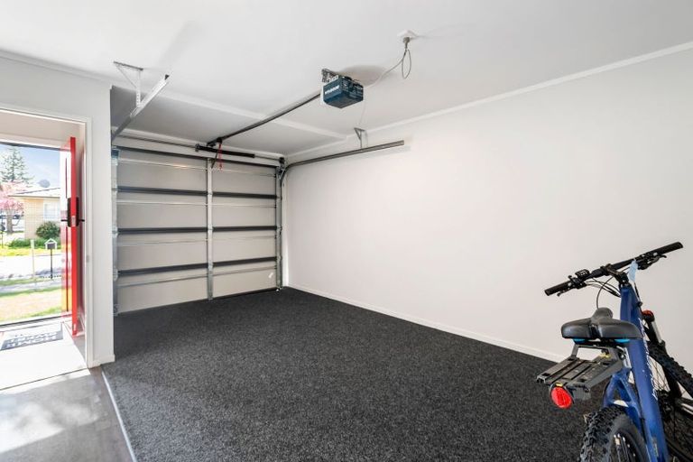 Photo of property in 18 Kevale Place, Manurewa, Auckland, 2102