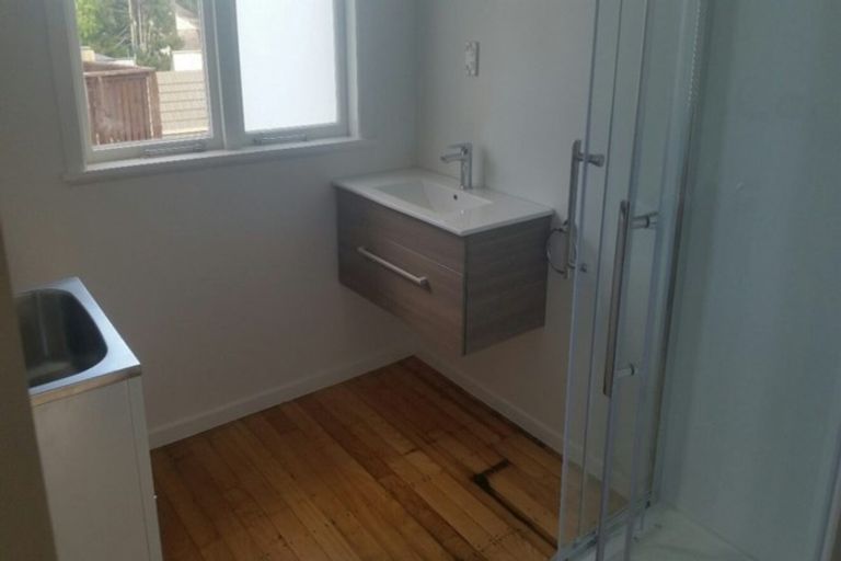 Photo of property in 176 Beach Haven Road, Beach Haven, Auckland, 0626