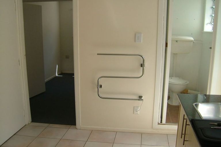 Photo of property in 77 Lake Road, Northcote, Auckland, 0627