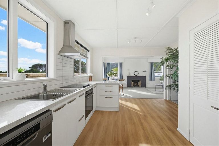 Photo of property in 135 Muri Road, Pukerua Bay, 5026