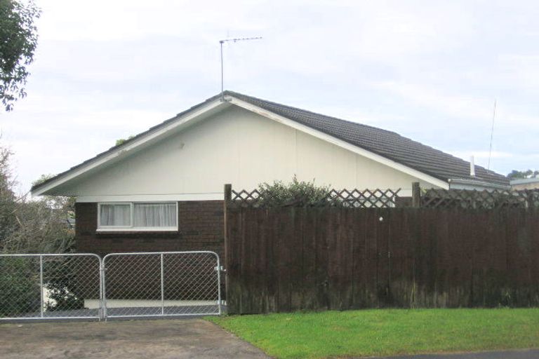 Photo of property in 90 Reynella Drive, Massey, Auckland, 0614