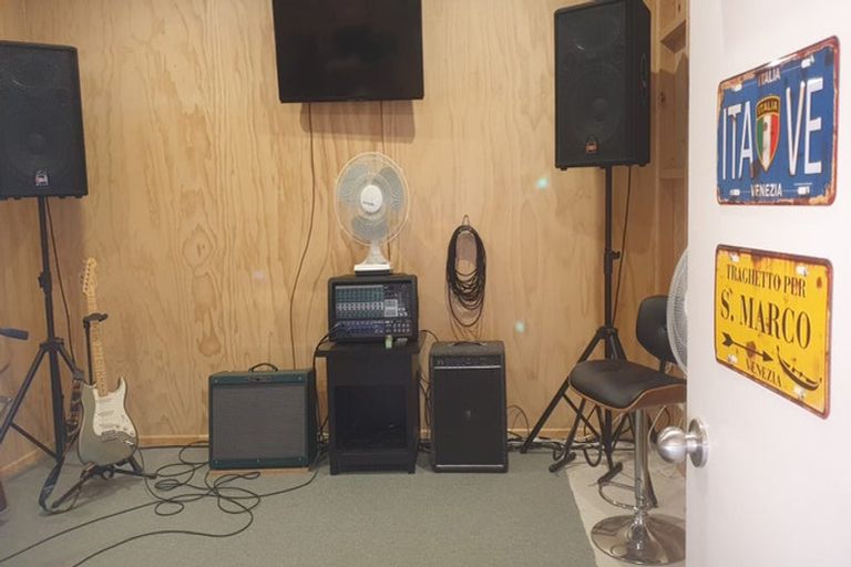 Photo of property in 8a Vincent Drive, Levin, 5510