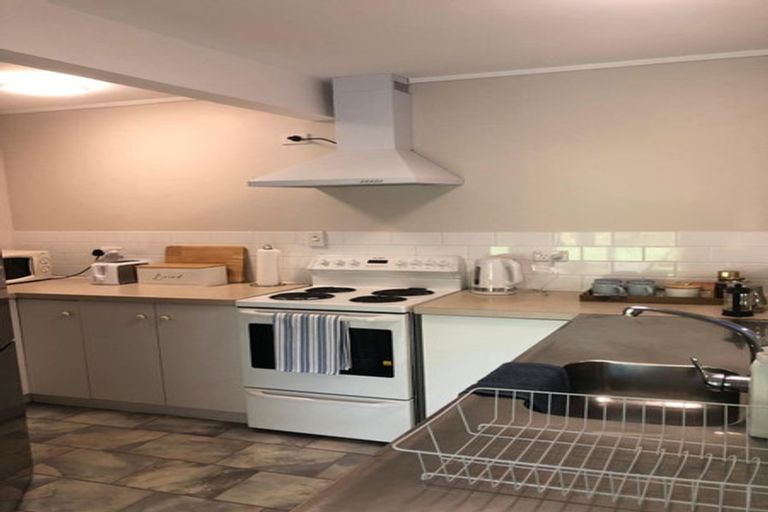 Photo of property in 32 Rosario Crescent, Red Beach, 0932