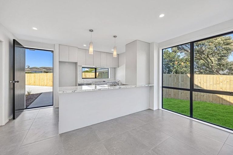 Photo of property in 11a Kelburn Lane, Mangere, Auckland, 2022