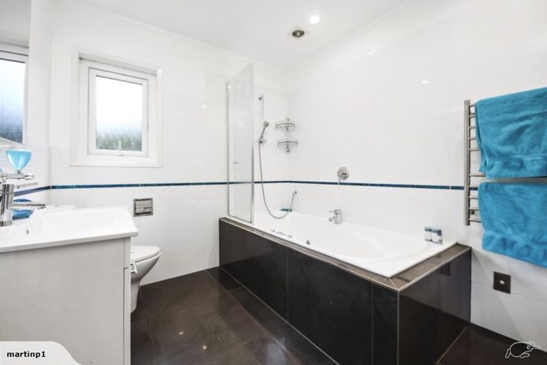 Photo of property in 1/2 Flavia Close, Torbay, Auckland, 0630