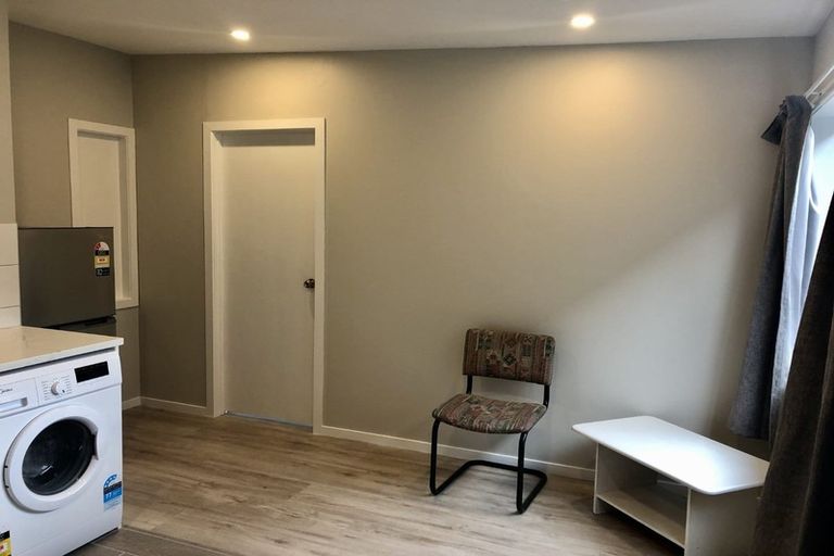 Photo of property in 33b Lake Road, Northcote, Auckland, 0627