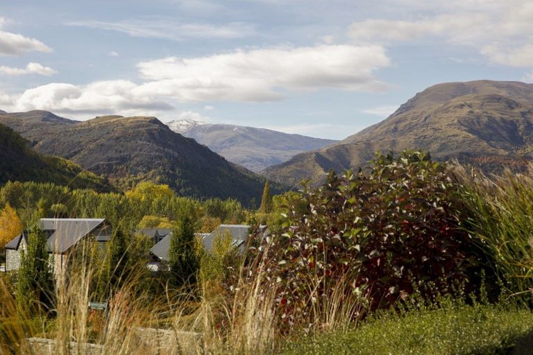 Photo of property in 2 Owen Marshall Lane, Arrowtown, 9371