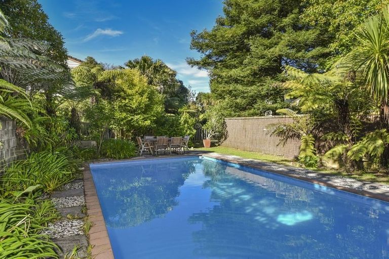 Photo of property in 26 Macnay Way, Murrays Bay, Auckland, 0630