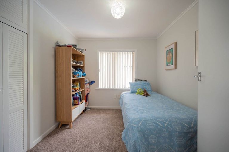 Photo of property in 1 Neeve Place, Taradale, Napier, 4112