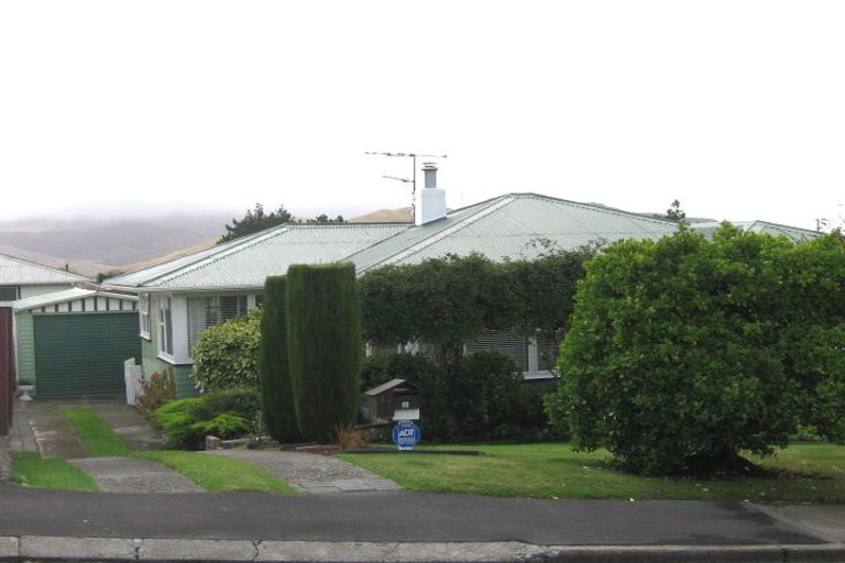 Photo of property in 27 Beazley Avenue, Paparangi, Wellington, 6037