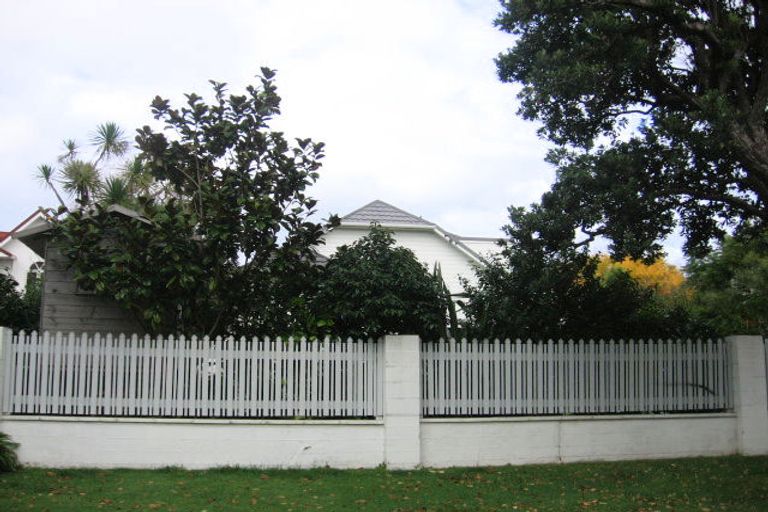 Photo of property in 28 Hinau Street, Woburn, Lower Hutt, 5010