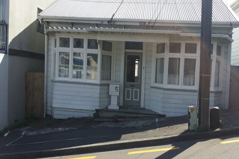 Photo of property in 5 Brown Street, Mount Cook, Wellington, 6021