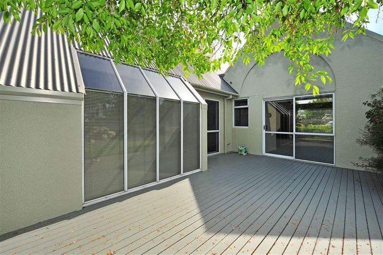 Photo of property in 29 Brockhall Lane, Avonhead, Christchurch, 8042