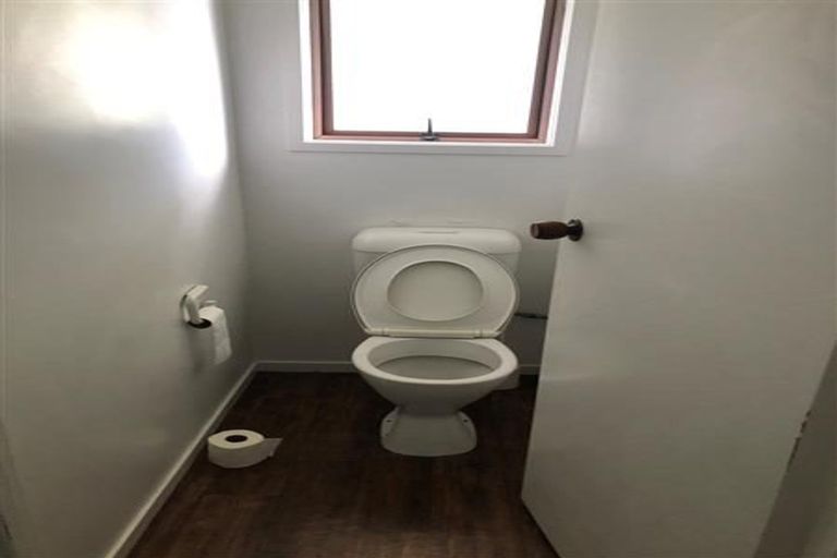 Photo of property in 13 Huruhuru Road, Massey, Auckland, 0614